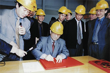 2002年4月3日，時任浙江省省長柴松岳視察景興工業(yè)園