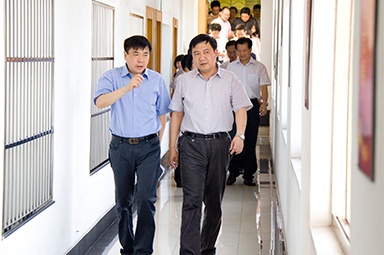 2012年7月5日，時任嘉興市委書記李衛(wèi)寧一行調研公司黨建工作